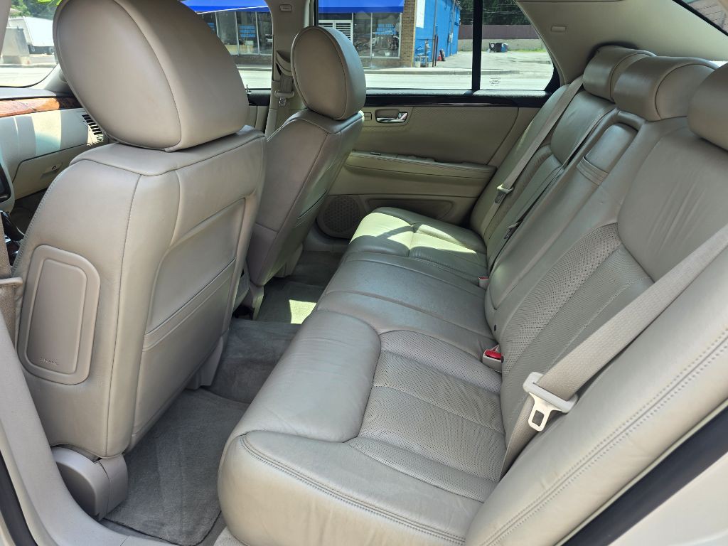 2011 Cadillac DTS Image 12