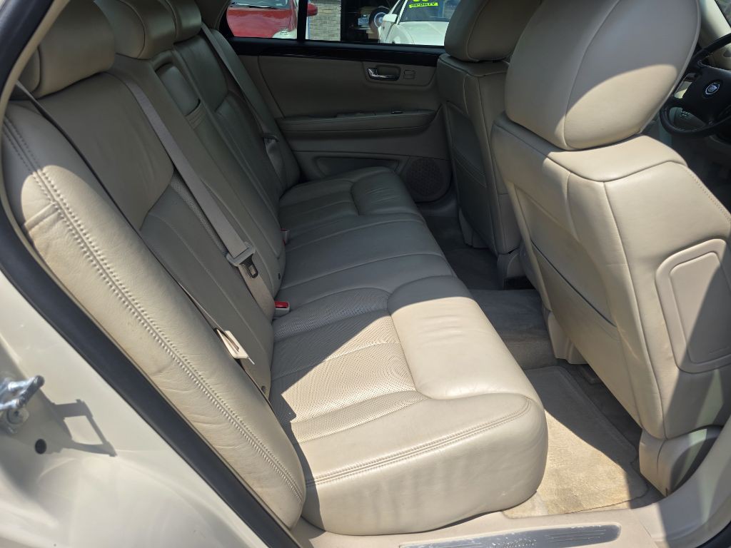 2011 Cadillac DTS Image 13