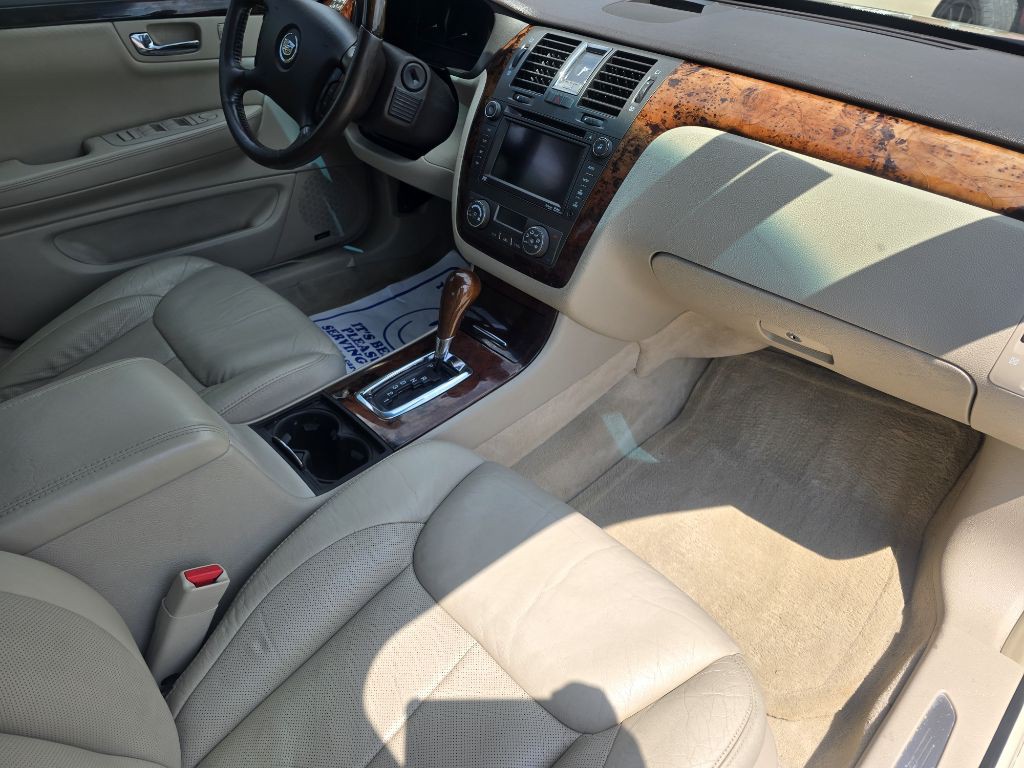 2011 Cadillac DTS Image 15