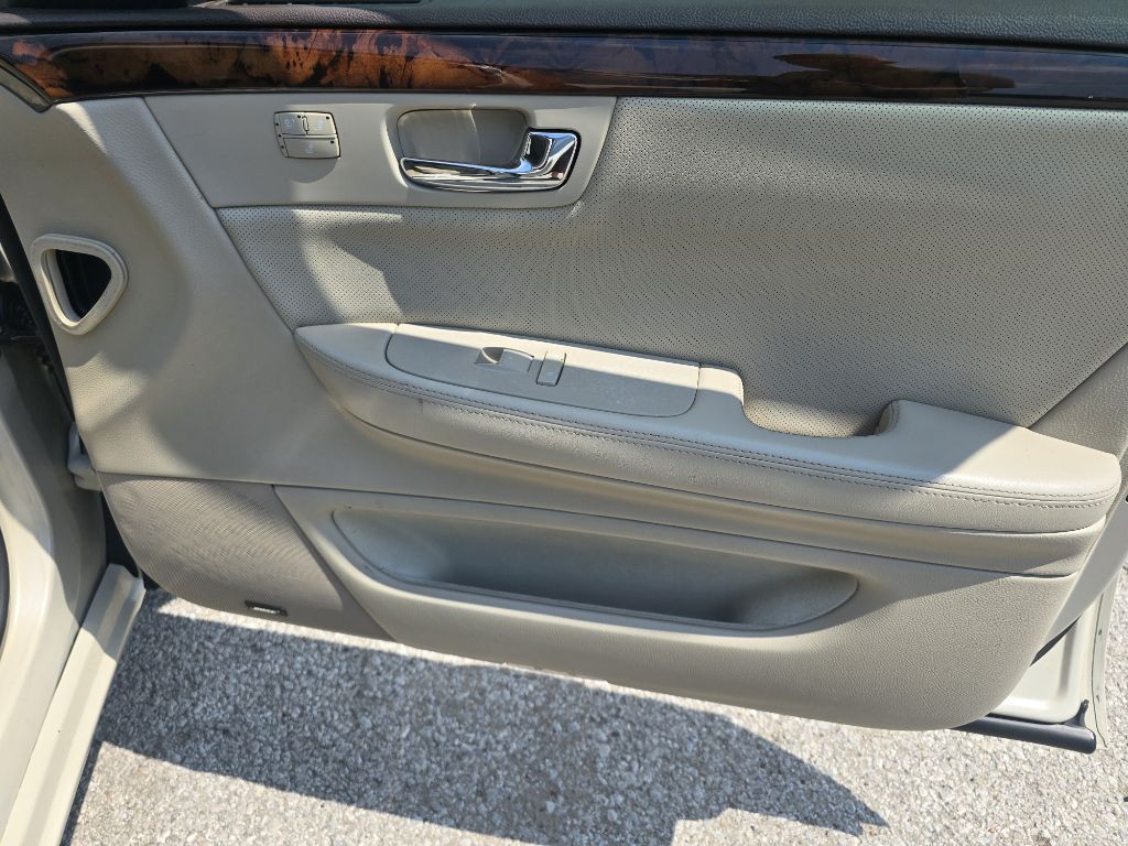 2011 Cadillac DTS Image 16
