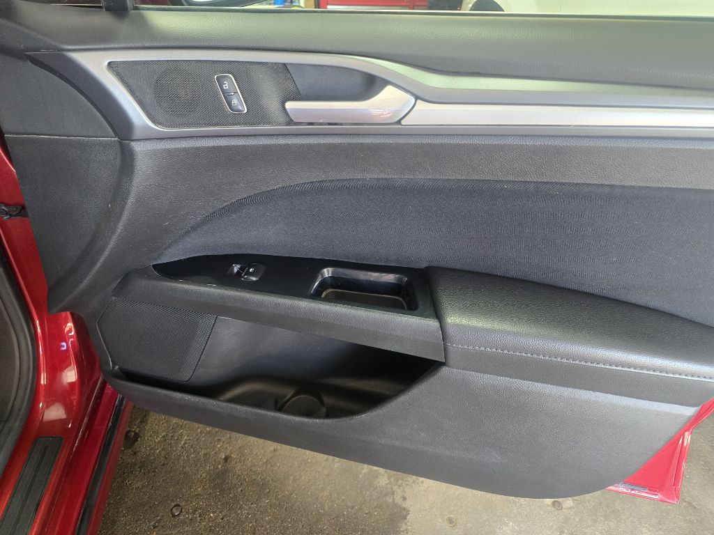 2016 Ford Fusion Image 16