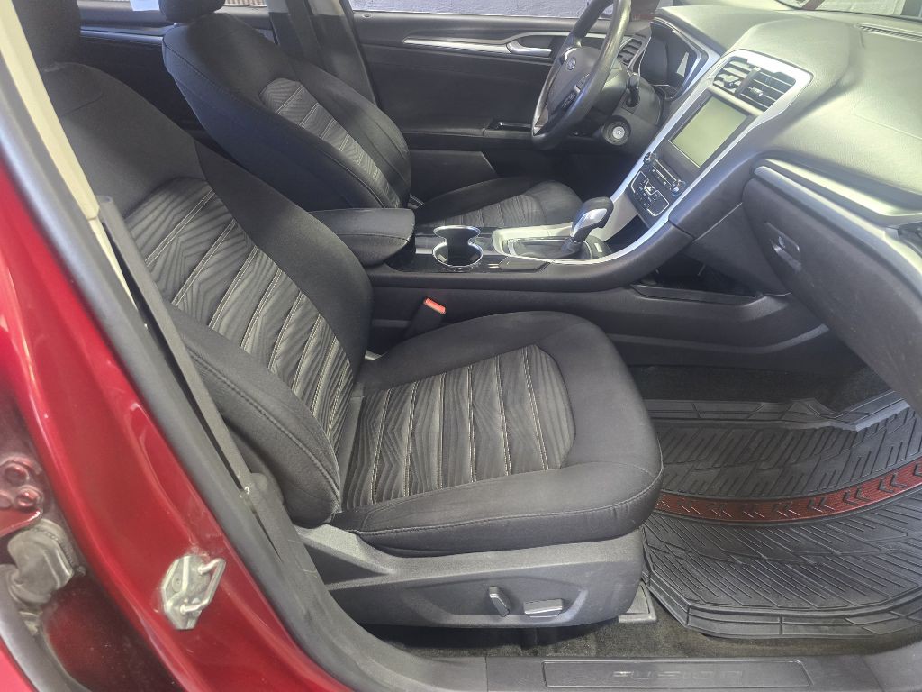 2016 Ford Fusion Image 17