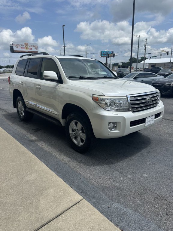 2015 Toyota Land Cruiser Image 2