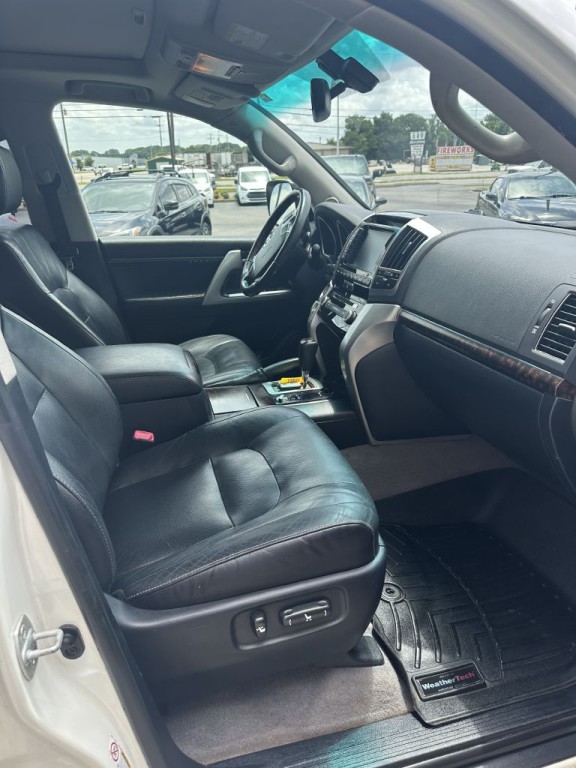 2015 Toyota Land Cruiser Image 6
