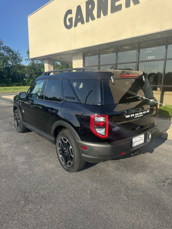 2023 Ford Bronco Image 2