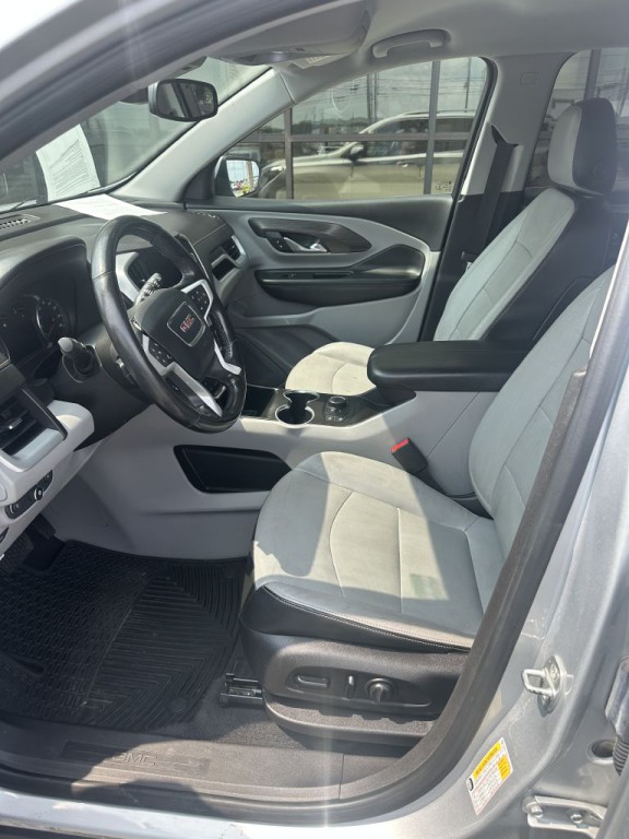 2020 GMC Terrain Image 2