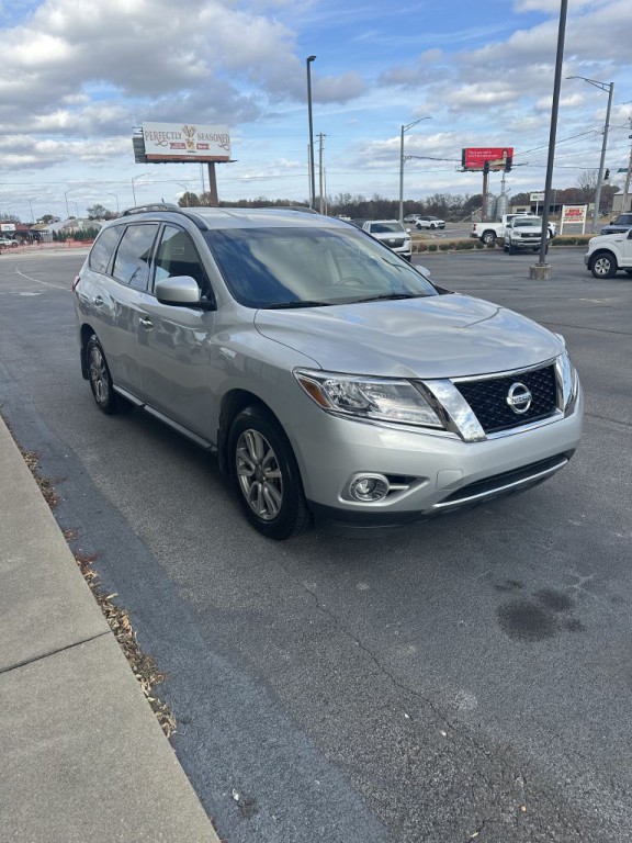2015 Nissan Pathfinder Image 2