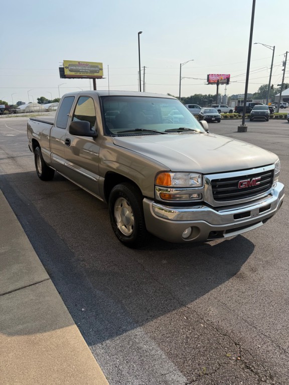 2003 GMC Sierra Image 2