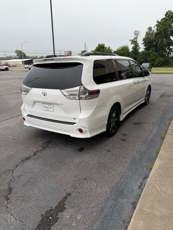 2015 Toyota Sienna Image 4