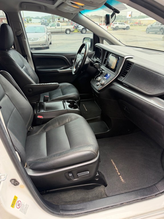 2015 Toyota Sienna Image 7
