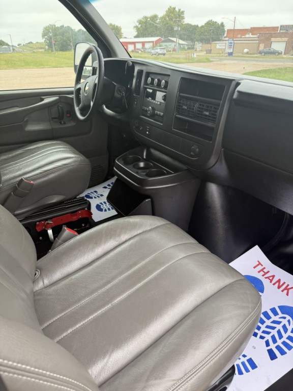 2008 Chevrolet Express Image 8