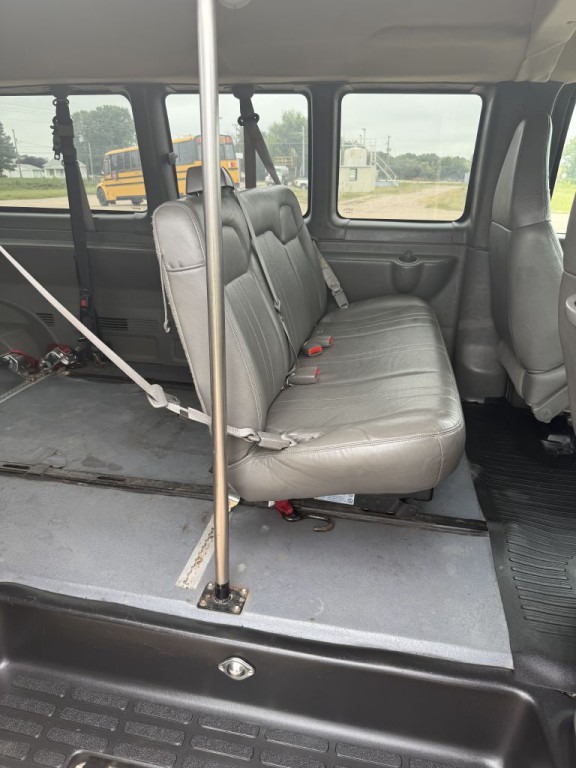 2008 Chevrolet Express Image 9