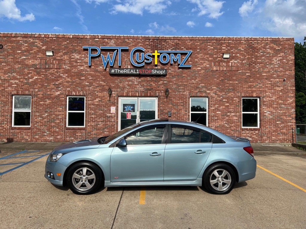 2011 Chevrolet Cruze Image 2