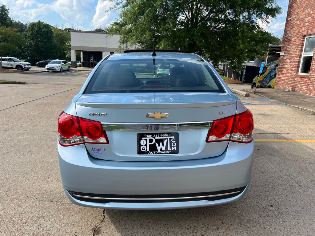 2011 Chevrolet Cruze Image 3