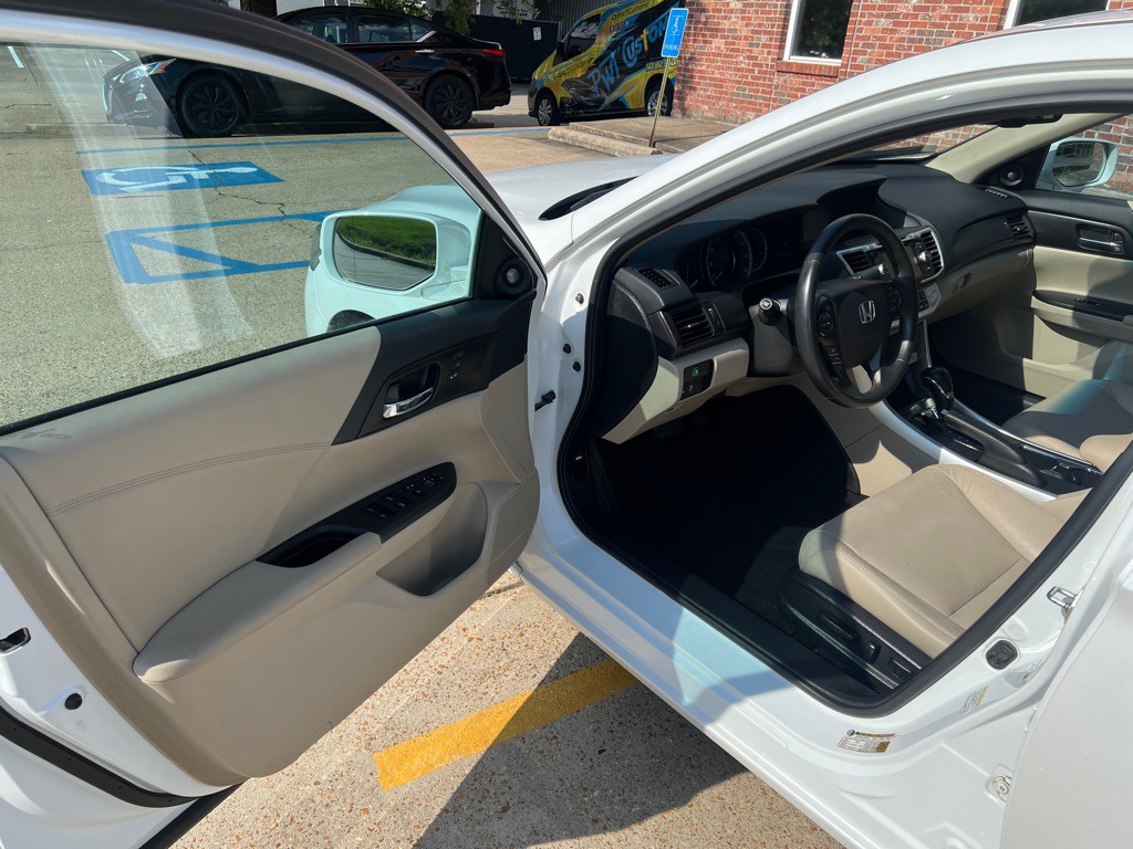 2015 Honda Accord Image 11