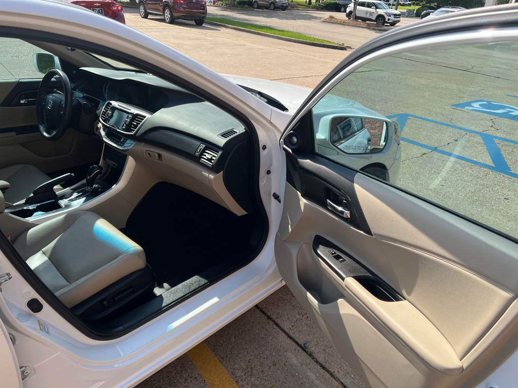 2015 Honda Accord Image 16