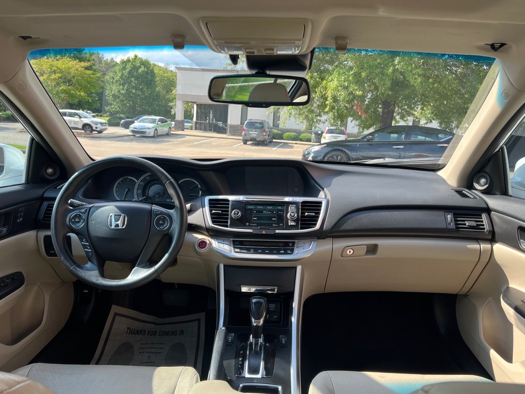 2015 Honda Accord Image 17