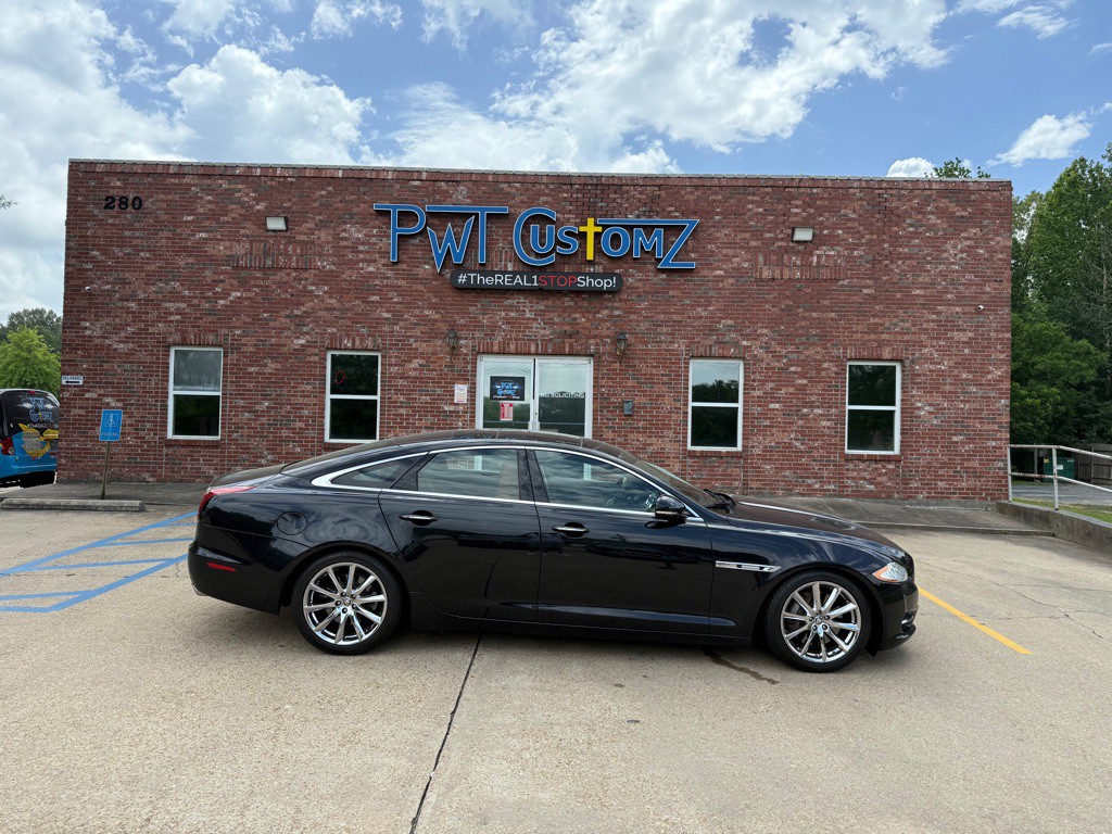 2012 Jaguar XJ Image 1