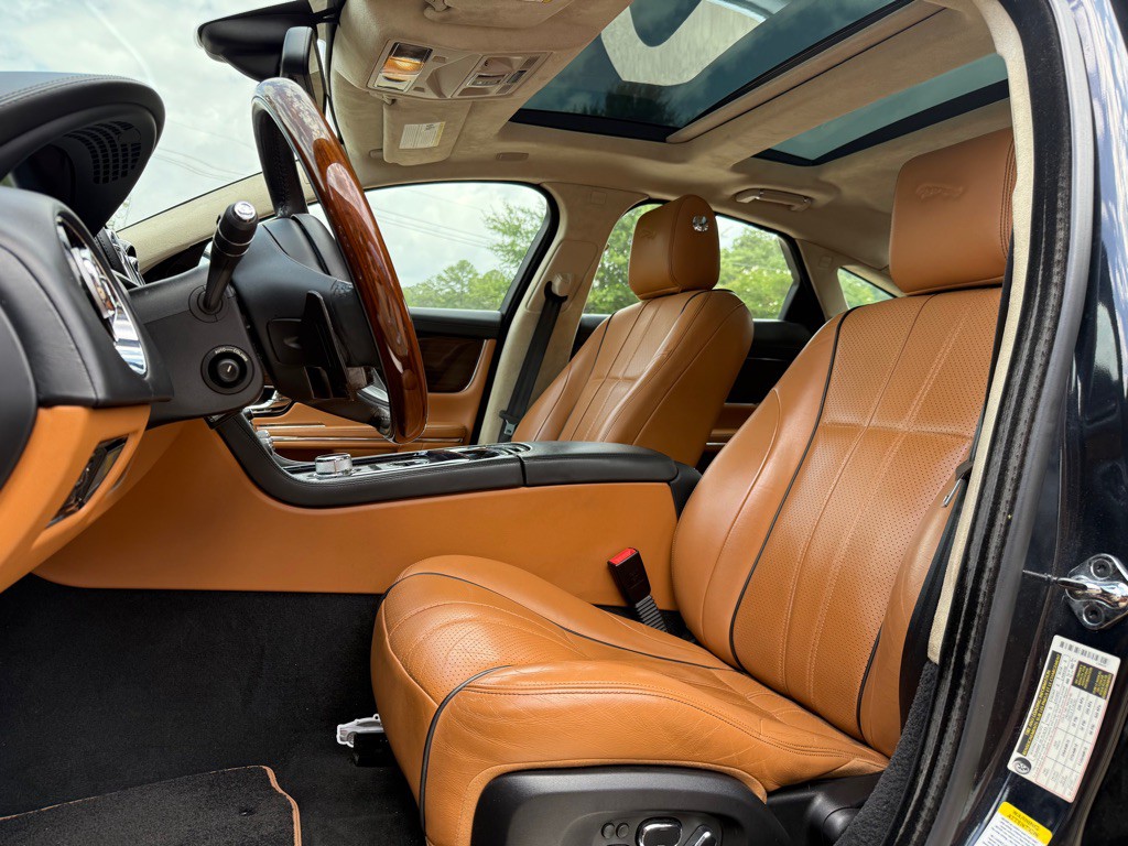 2012 Jaguar XJ Image 5