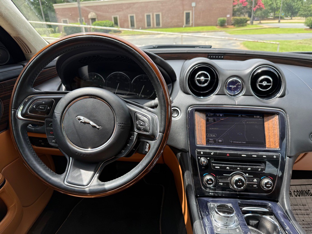 2012 Jaguar XJ Image 14