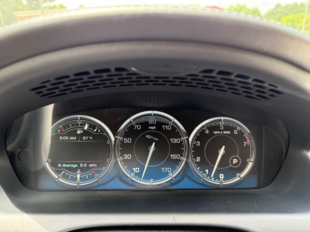 2012 Jaguar XJ Image 16