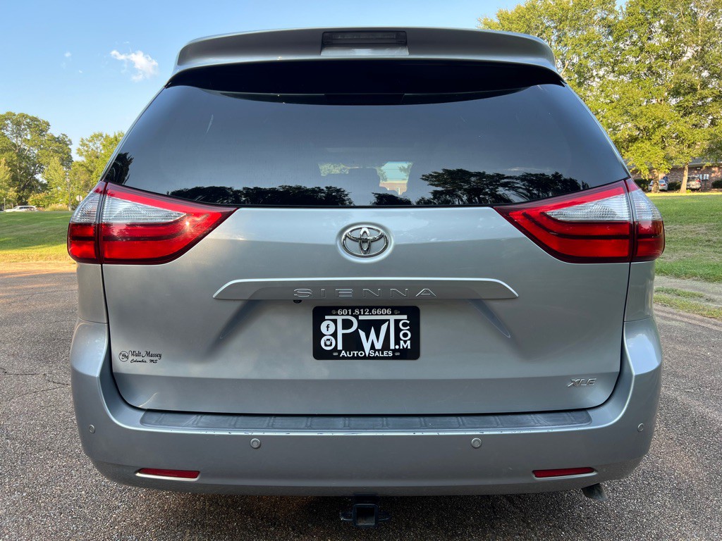 2016 Toyota Sienna Image 4