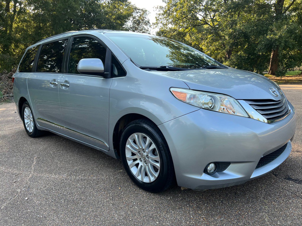 2016 Toyota Sienna Image 7