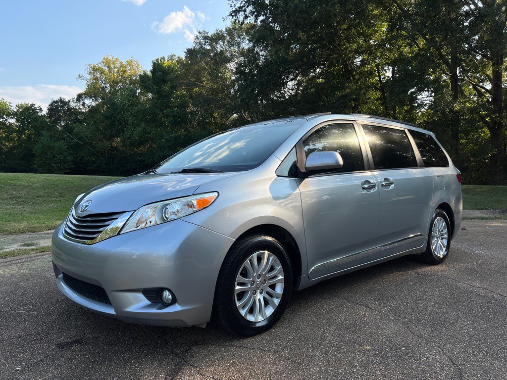 2016 Toyota Sienna Image 9