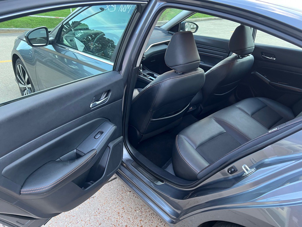 2020 Nissan Altima Image 9