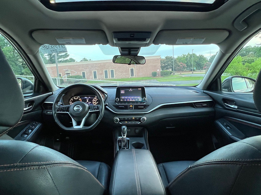 2020 Nissan Altima Image 10