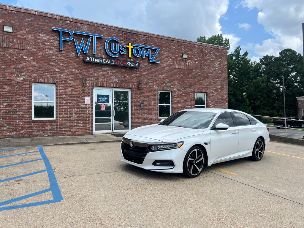2019 Honda Accord Image 1