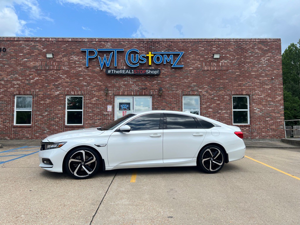 2019 Honda Accord Image 2
