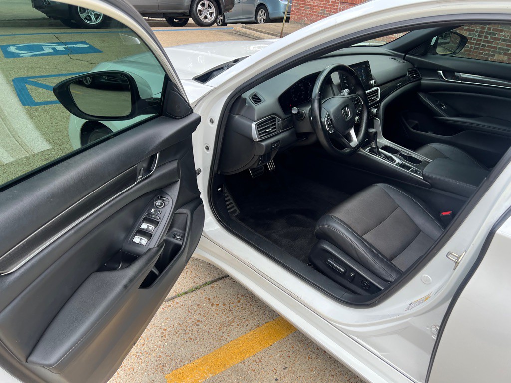2019 Honda Accord Image 10