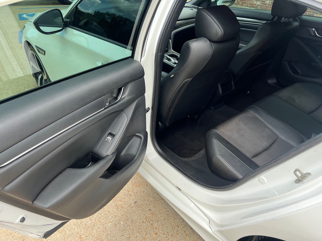 2019 Honda Accord Image 12