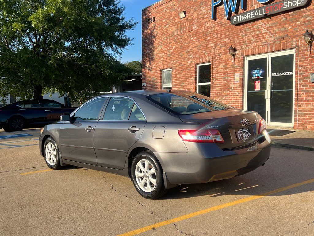 2011 Toyota Camry Image 3