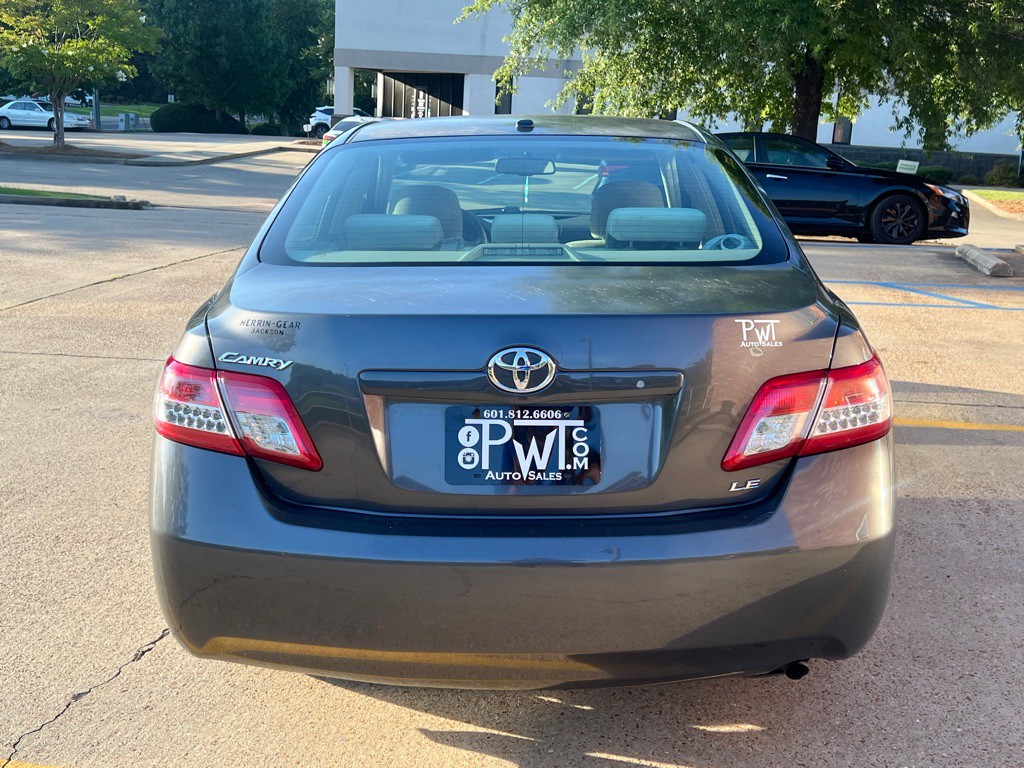 2011 Toyota Camry Image 4
