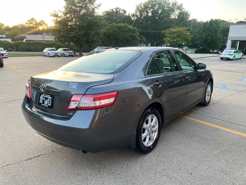 2011 Toyota Camry Image 7