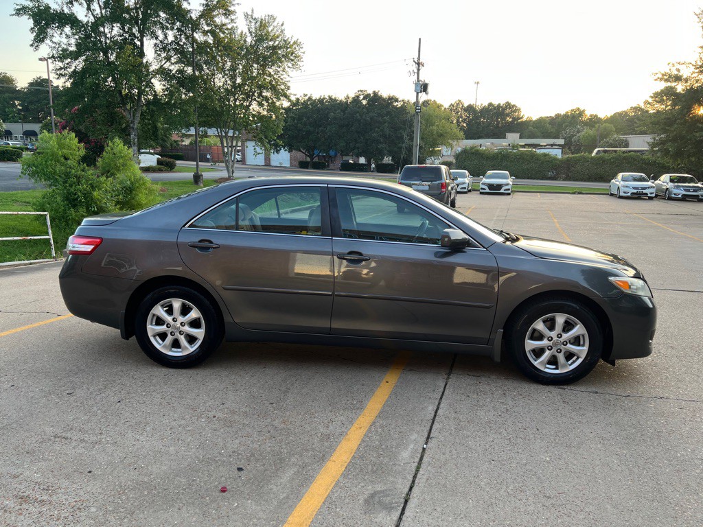 2011 Toyota Camry Image 8