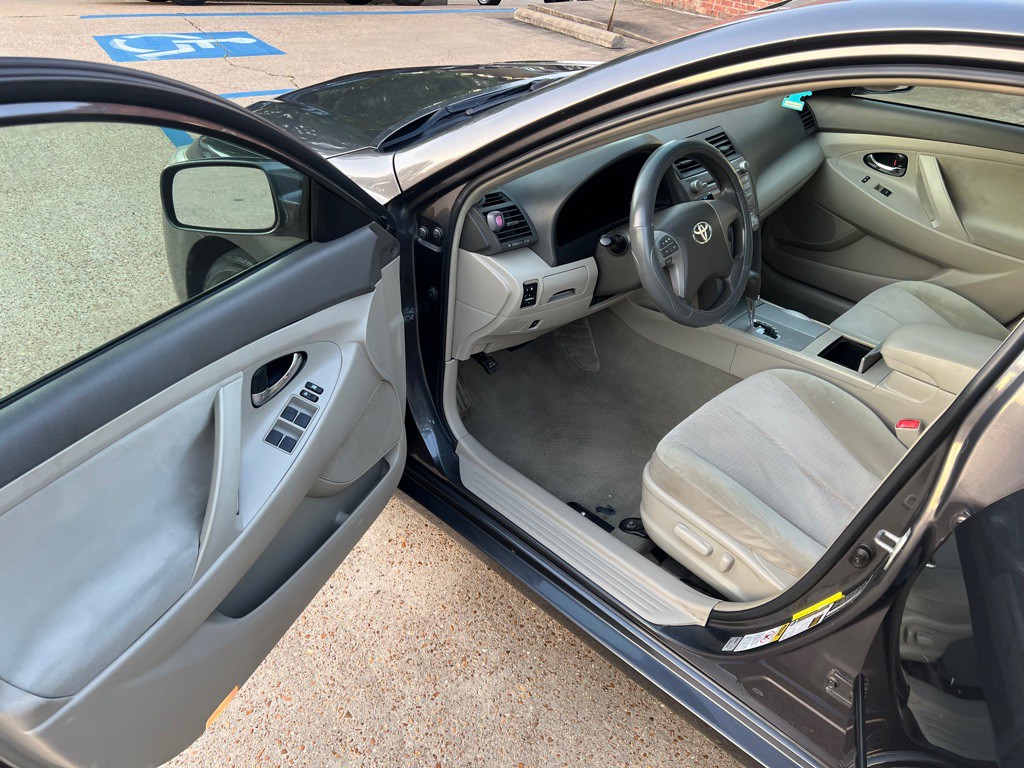 2011 Toyota Camry Image 12