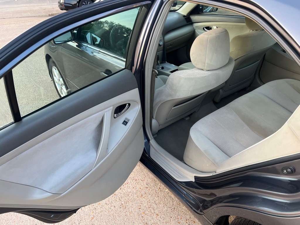 2011 Toyota Camry Image 14