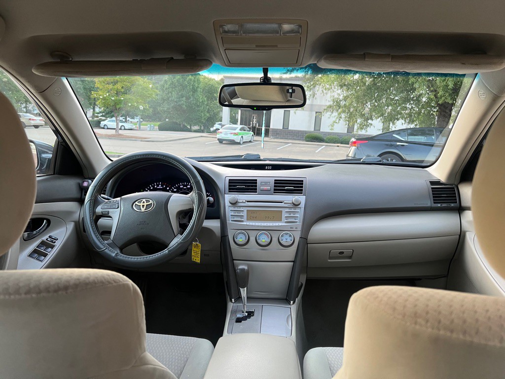 2011 Toyota Camry Image 17