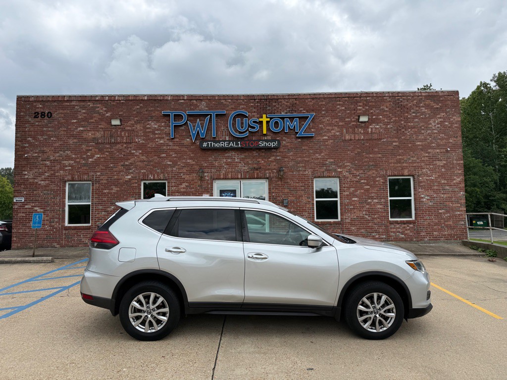 2017 Nissan Rogue Image 2