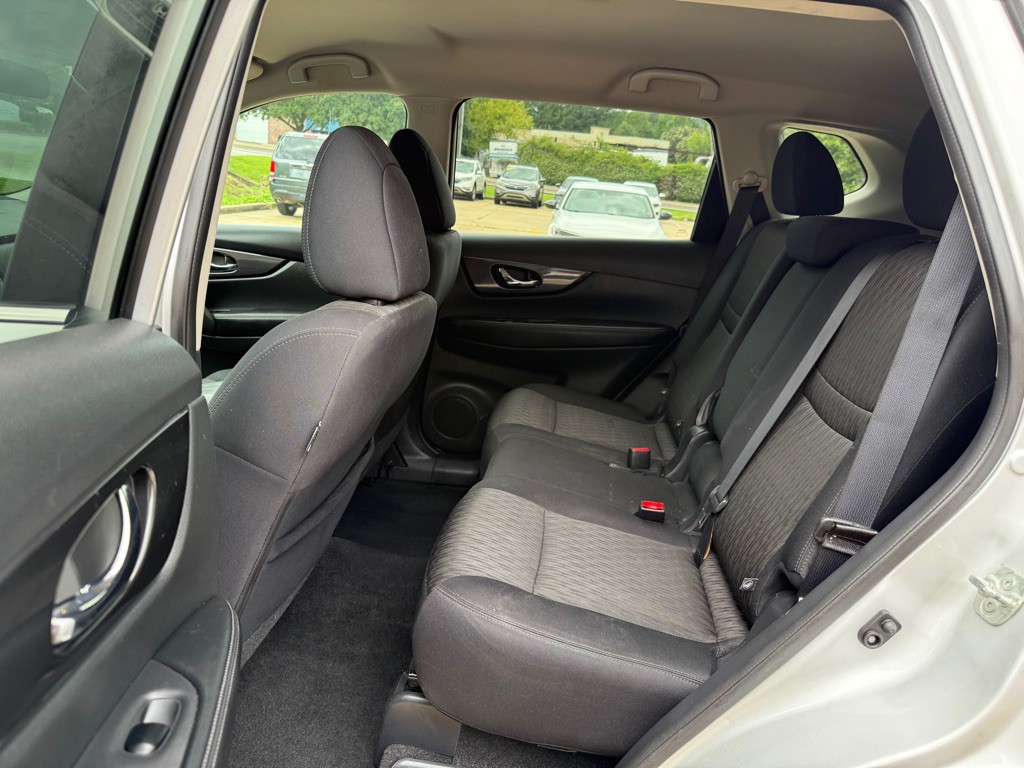 2017 Nissan Rogue Image 8