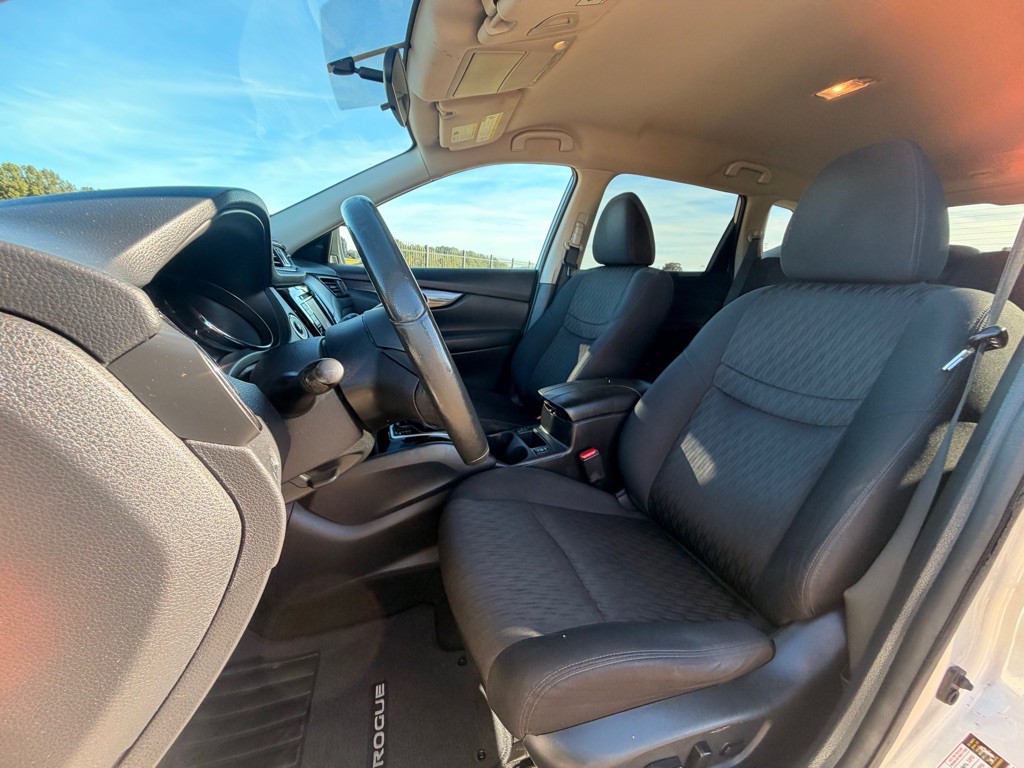 2017 Nissan Rogue Image 10