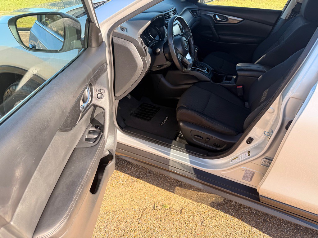 2017 Nissan Rogue Image 11