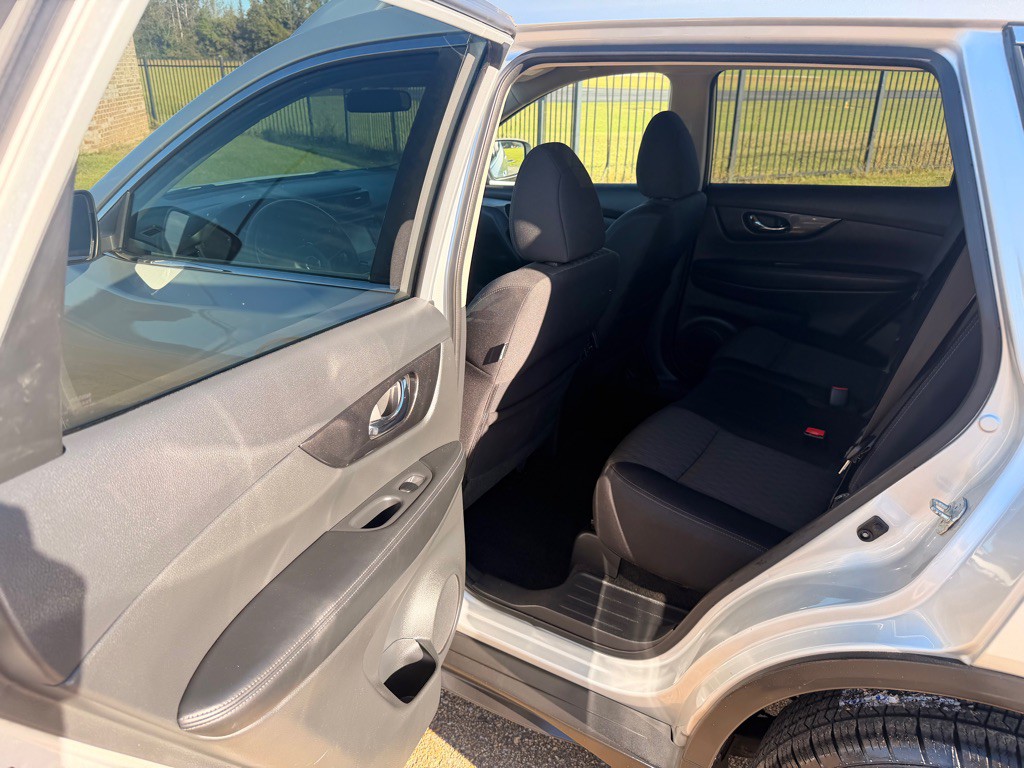 2017 Nissan Rogue Image 13