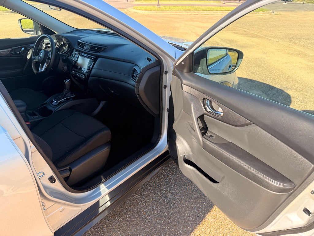 2017 Nissan Rogue Image 16