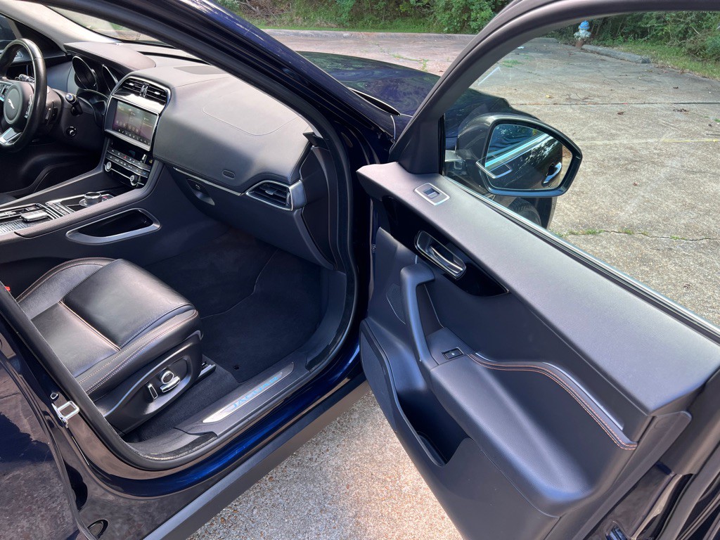2020 Jaguar F-PACE Image 16