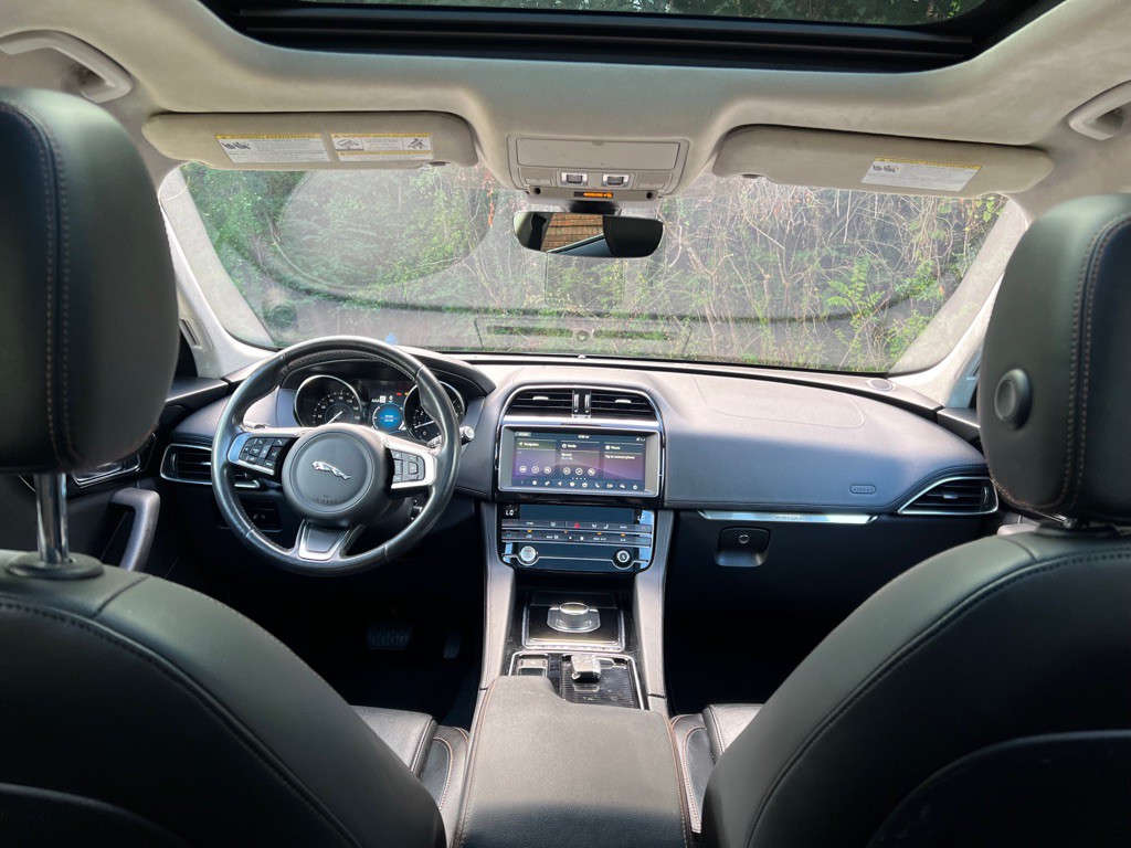 2020 Jaguar F-PACE Image 17