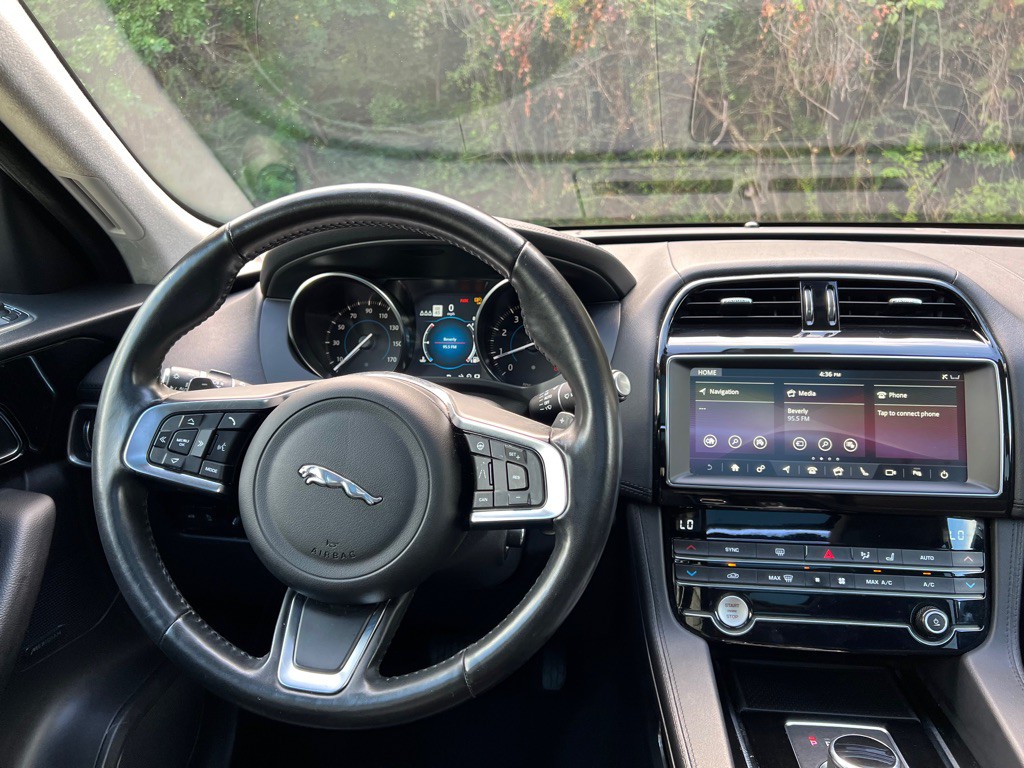 2020 Jaguar F-PACE Image 18